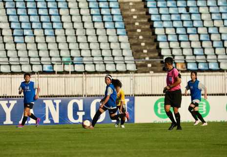 女子サッカー部　ミャンマーを訪問