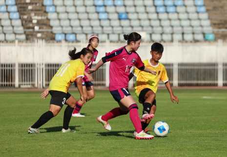 女子サッカー部　ミャンマーを訪問